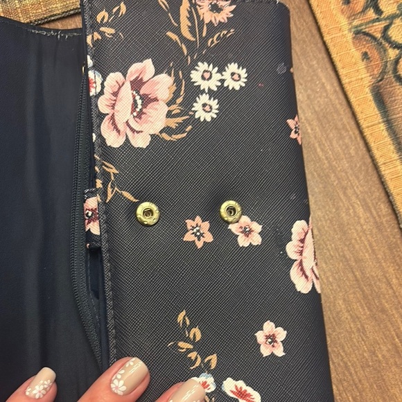 Black and Red Floral Wallets with Structured Design - Picture 5 of 6